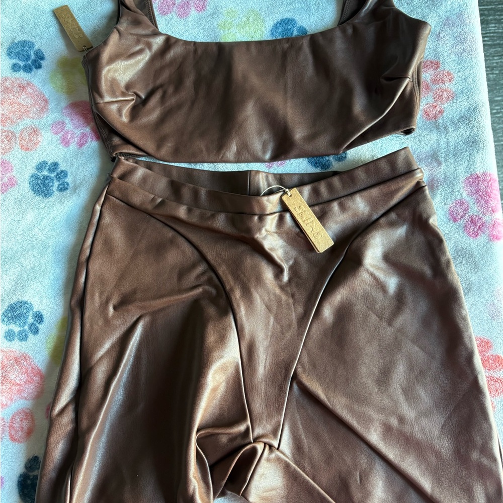 Skims faux leather biker shorts (M) and bralette (L) - set - Cocoa
